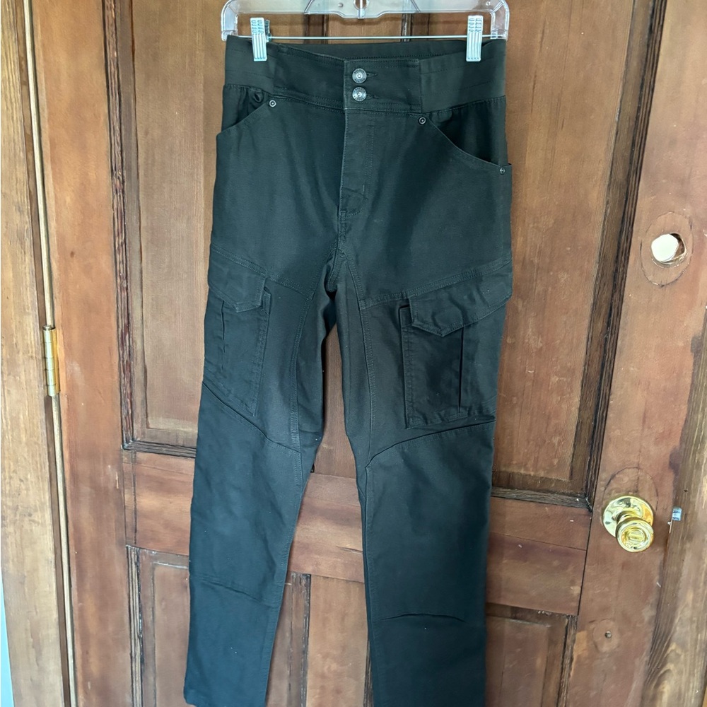 Women’s Green Duluth Cargo Pants